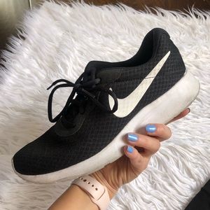 Nike Tanjun Running Shoes